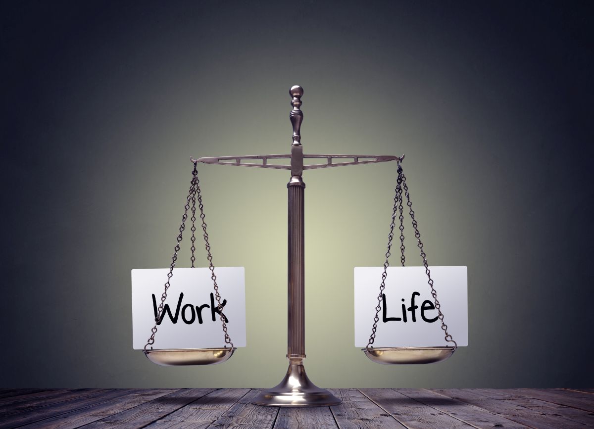 Găsirea echilibrului între carieră și viață personală – 5 strategii simple și eficiente